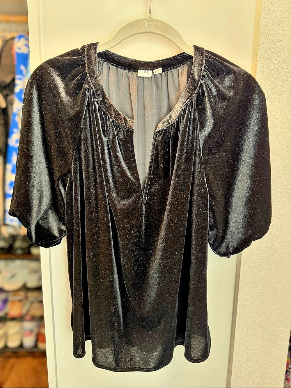 GAP Black Velvet Puff Sleeve Split Neck Blouse Top Small